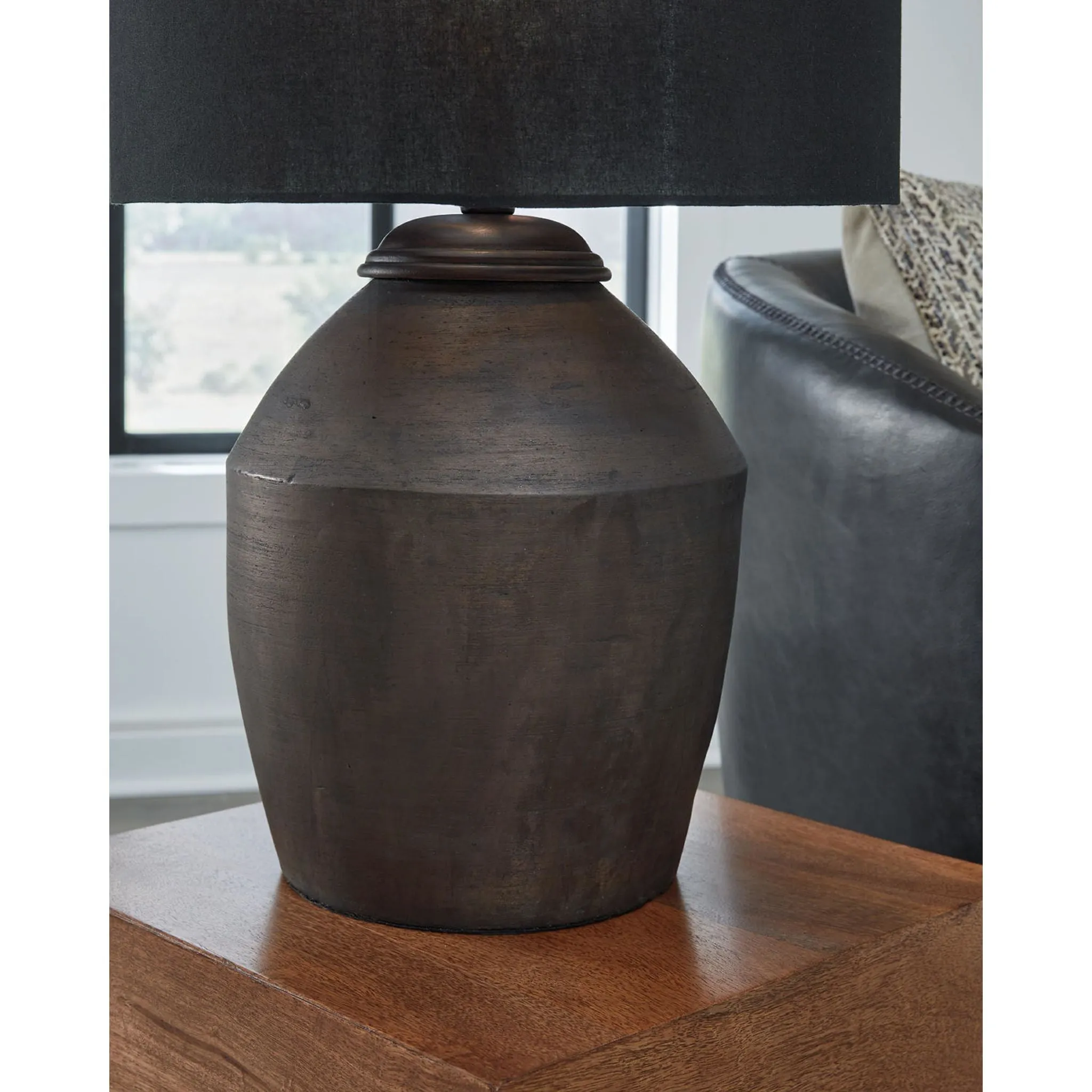 Naareman Table Lamp