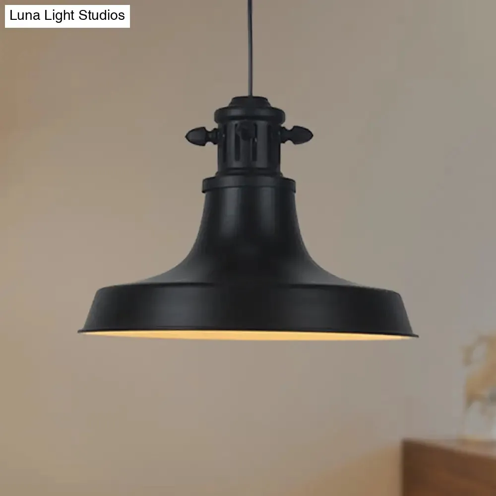 Retro-style Hanging Lamp with Barn Shade and Black Metal Finish - Ideal for Restaurants