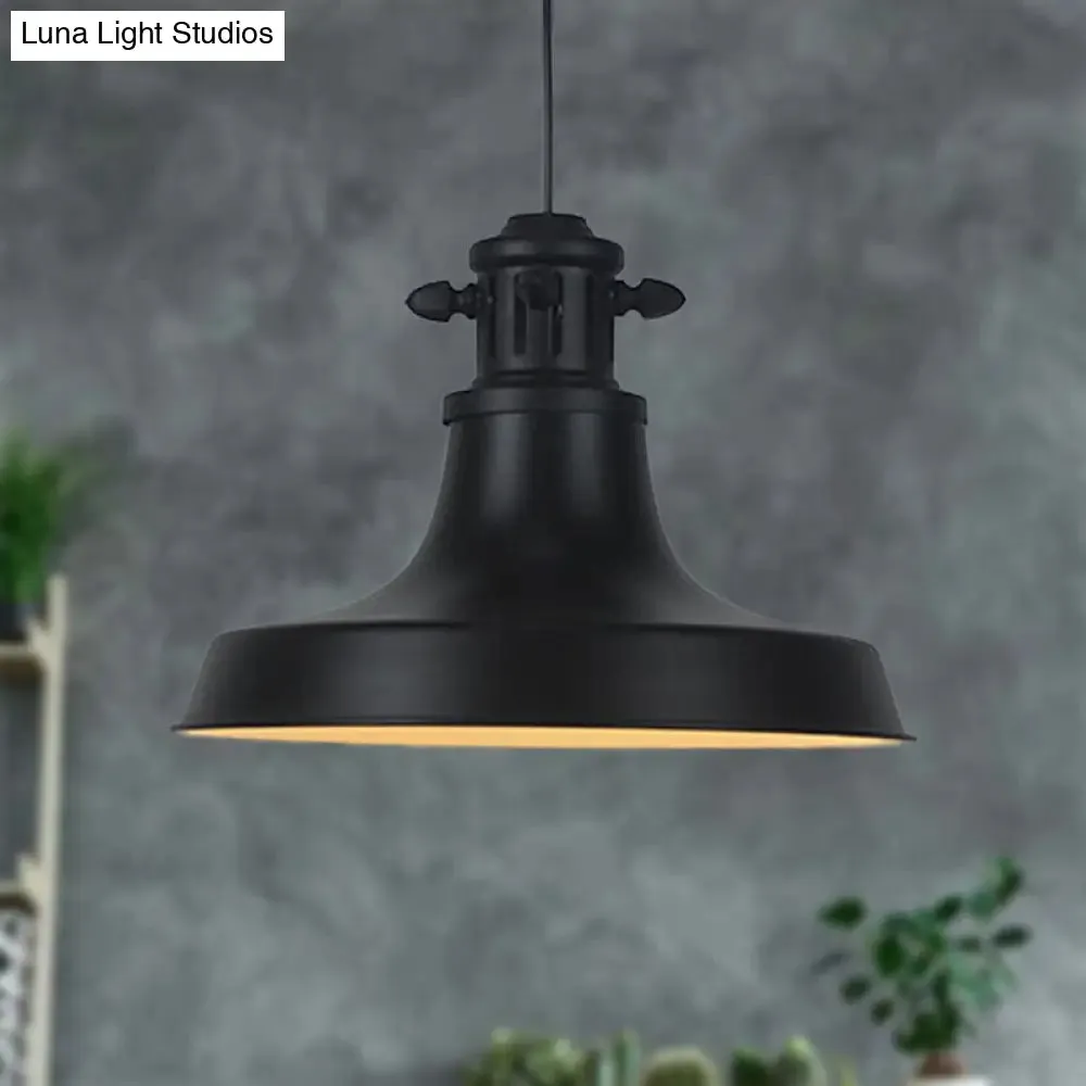 Retro-style Hanging Lamp with Barn Shade and Black Metal Finish - Ideal for Restaurants